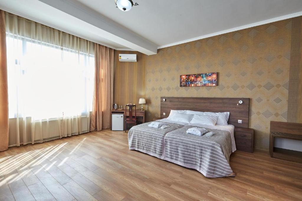 The Hilltop Skyline Hotel Tbilisi Exterior foto