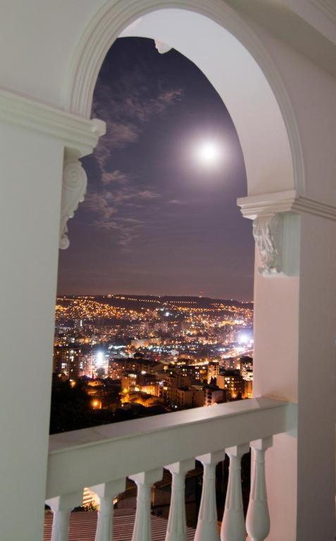 The Hilltop Skyline Hotel Tbilisi Exterior foto